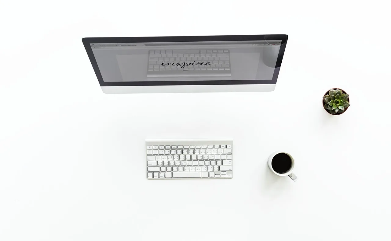 computer, nobody, flatlay, workspace, data, desktop, workplace, desk, hands, showing, working, office, information, screen, keyboard, white table, aerial, pc, view, startup, business, work